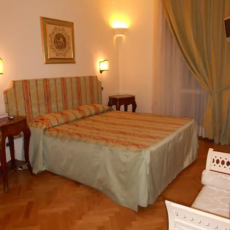 Al Teatro Hotel Livorno